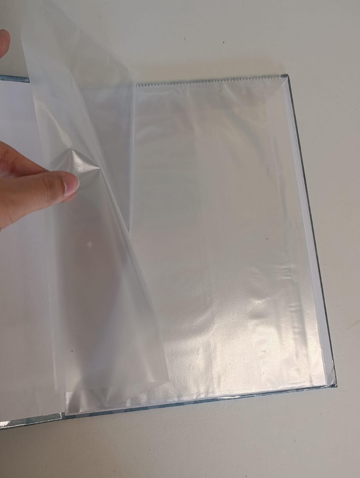 Carpeta Personalizada con Tornillos - Imagen 3